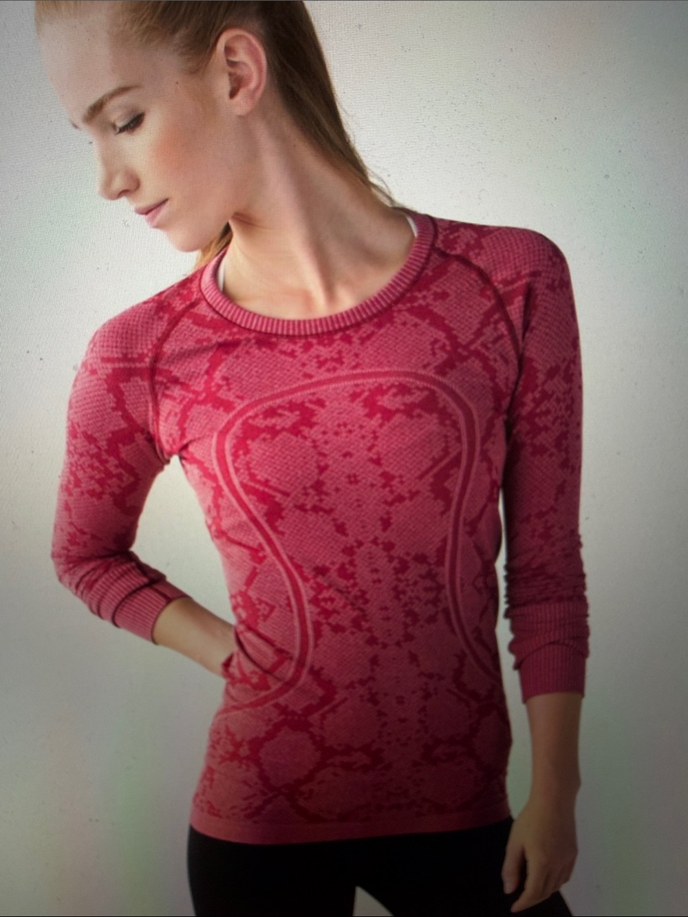 Lululemon sz 6 Swiftly Tech Long Sleeve Crew - Heathered Cranberry - running gym
